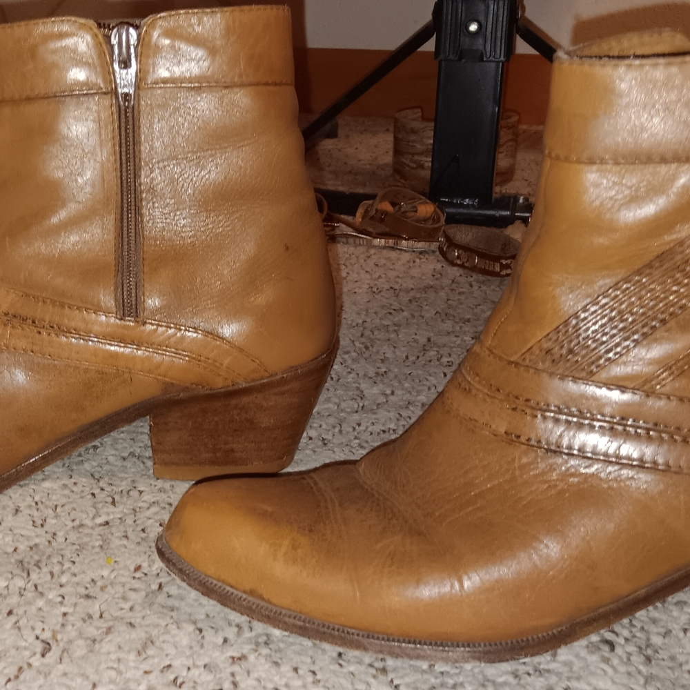 Thom McAn Brown Ankle Boots